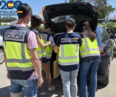 La Policía Nacional detiene en Formentera al acusado de compartir pornografía infantil.