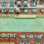 La piscina de 50 metros de OKU Ibiza, bajo la mirada de Missoni