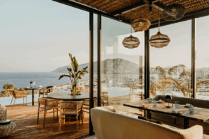 Maymanta est&aacute; situado en la azotea del Aguas de Ibiza Grand Luxe Hotel