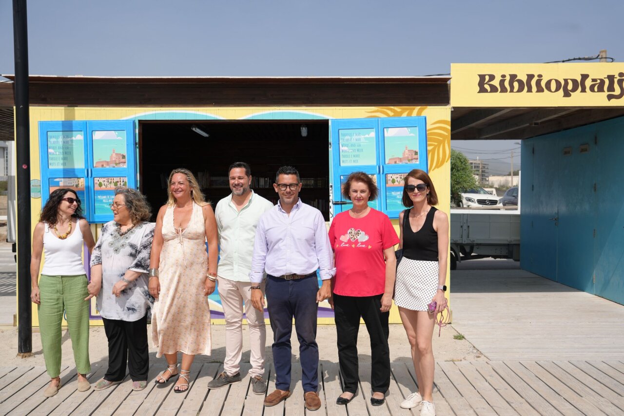 Presentación de la nueva Bibloplaya de Talamanca. Ayuntamiento de Ibiza Presentación de la nueva Bibloplaya de Talamanca. Ayuntamiento de Ibiza