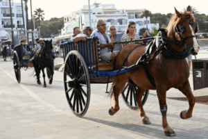 Procesi&oacute;n de carros en las Fiestas de Es Canar. Archivo.