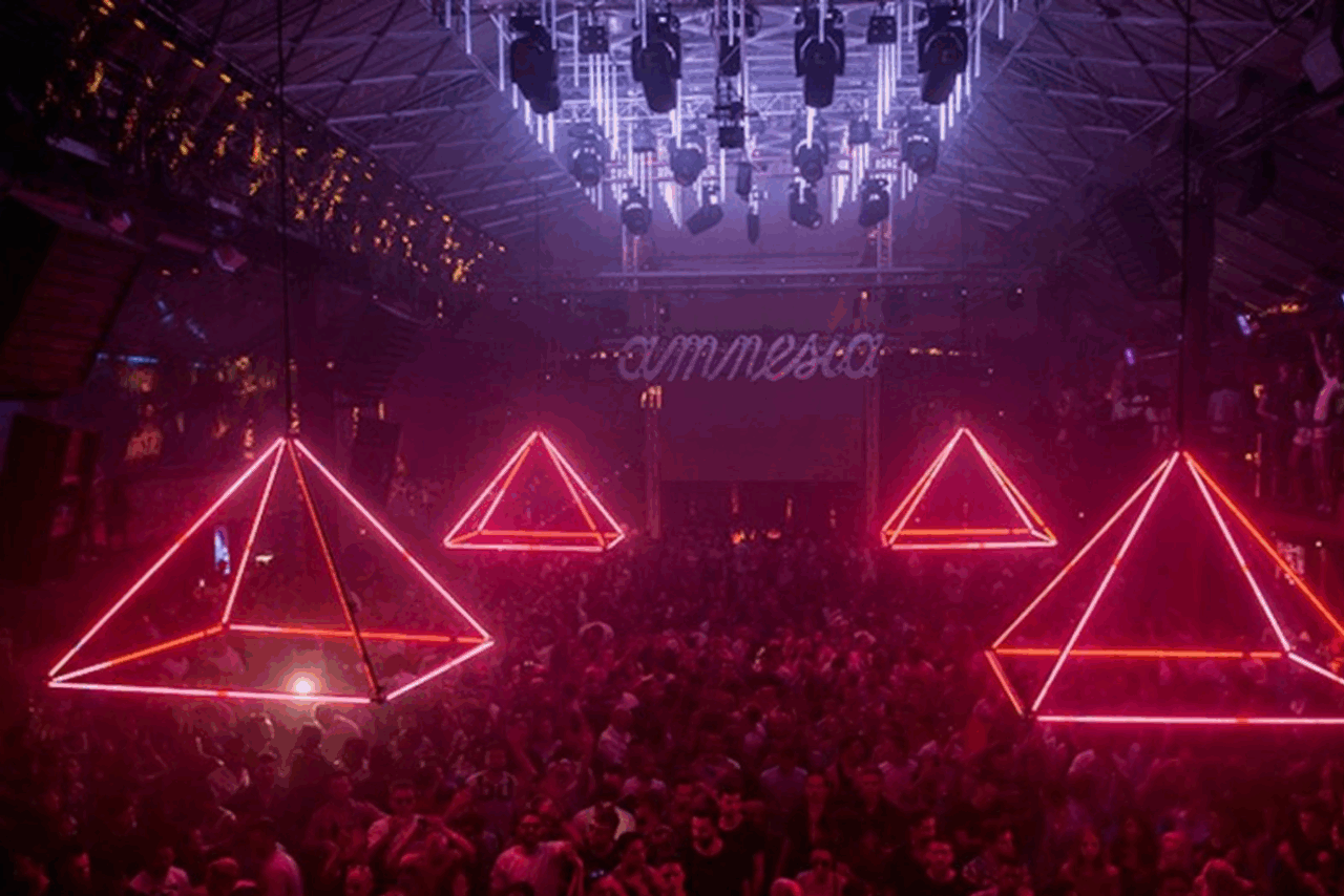 Pyramid. Archivo