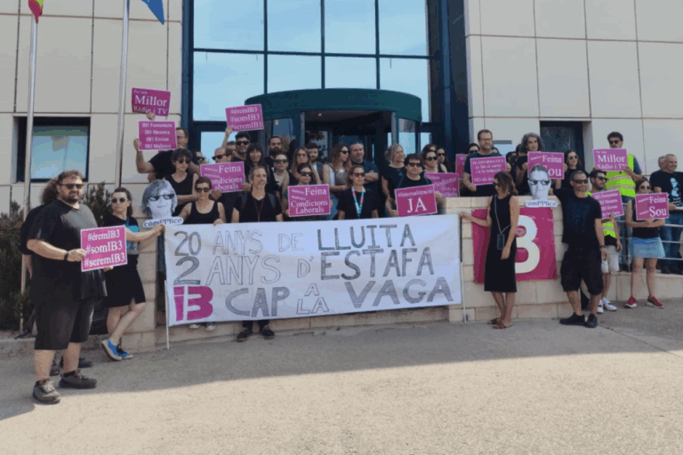Trabajadores de IB3 en huelga. IB3