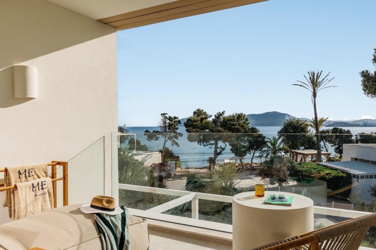Todas las nuevas suites de ME Ibiza tienen vistas al mar. Todas las nuevas suites de ME Ibiza tienen vistas al mar.