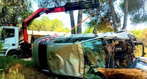 El veh&iacute;culo destrozado, pero con el habit&aacute;culo inteacto.