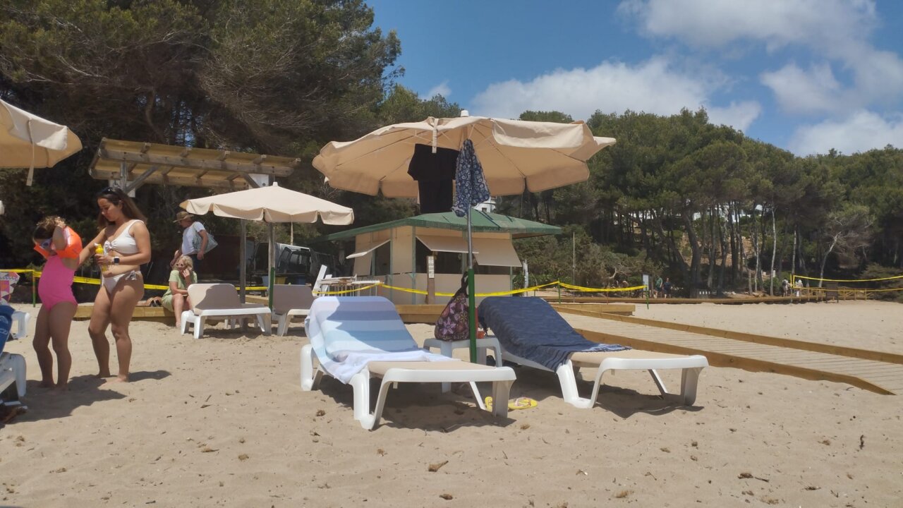 Hamacas y kiosco en Santa Eularia Hamacas y kiosco en Santa Eularia