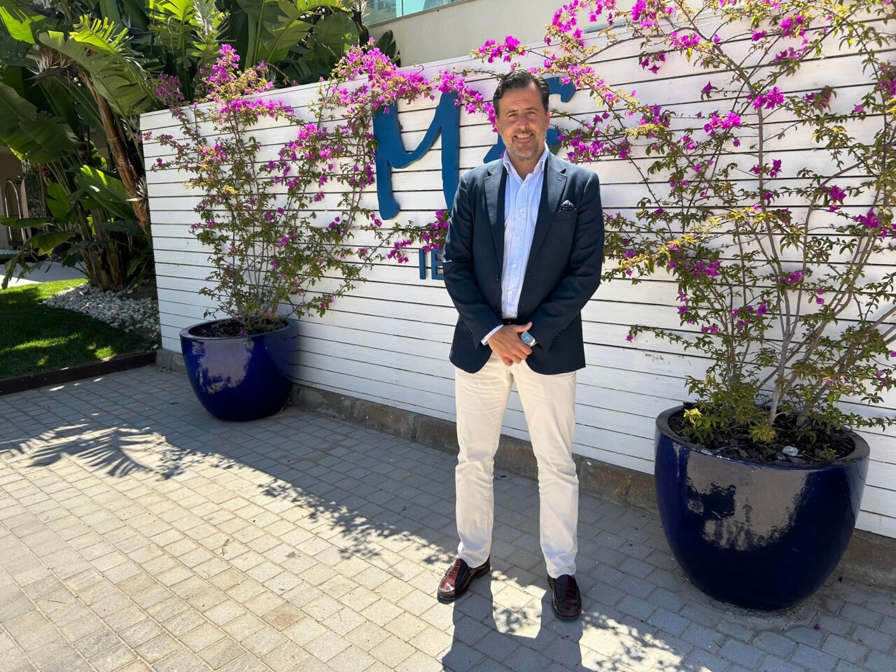 Daniel Pérez, en la entrada del ME Ibiza. Daniel Pérez, en la entrada del ME Ibiza.