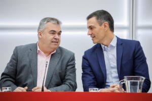 El ya exsecretario de Organización del Partido Socialista, Santos Cerdán, y el secretario general del PSOE y presidente del Gobierno, Pedro Sánchez