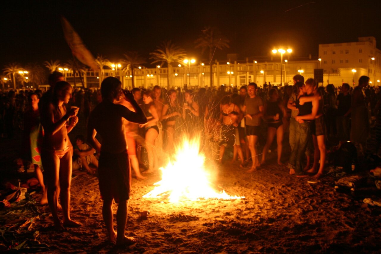 Forada celebra la Nit de Sant Joan con torrada popular, ballada tradicional y foguer&oacute;