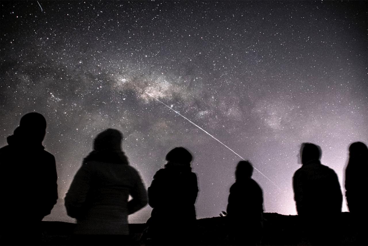 personas viendo el cielo (Foto Archivo)