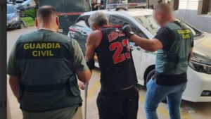 uno detenidos conducido agentes guardia civil 97