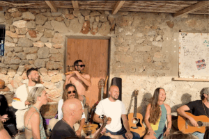 Actividad prohibida pero difundida por redes.