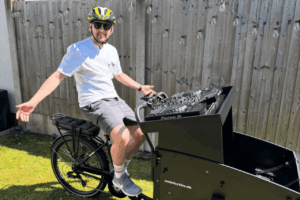 Andy Gulch montando su bicicleta