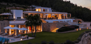 La villa de lujo Elephant Hills investigada por la Guardia Civil por obras ilegales.