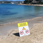 Cierran otra playa de Ibiza al detectarse un vertido de gasolina