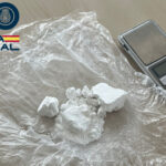 Cocaína y una balanza incautadas.