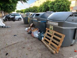 Contenedores de basura en la ciudad de Ibiza.