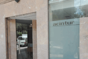 Imagen de archivo de una oficina de Acintur, el grupo de Cala Xinxo SL al momento de ser promotora del hotel.