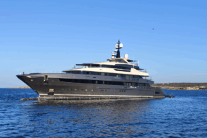 El yate encallado. La Voz de Ibiza