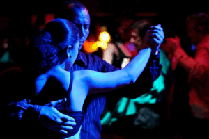 Personas bailando salsa. Imagen ilustrativa. Archivo