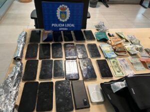 Policía Local Eivissa Robo teléfonos 29JUL2025