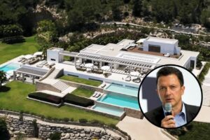 Tony Truman, Margot Robbie y Kiki Truman en O Beach