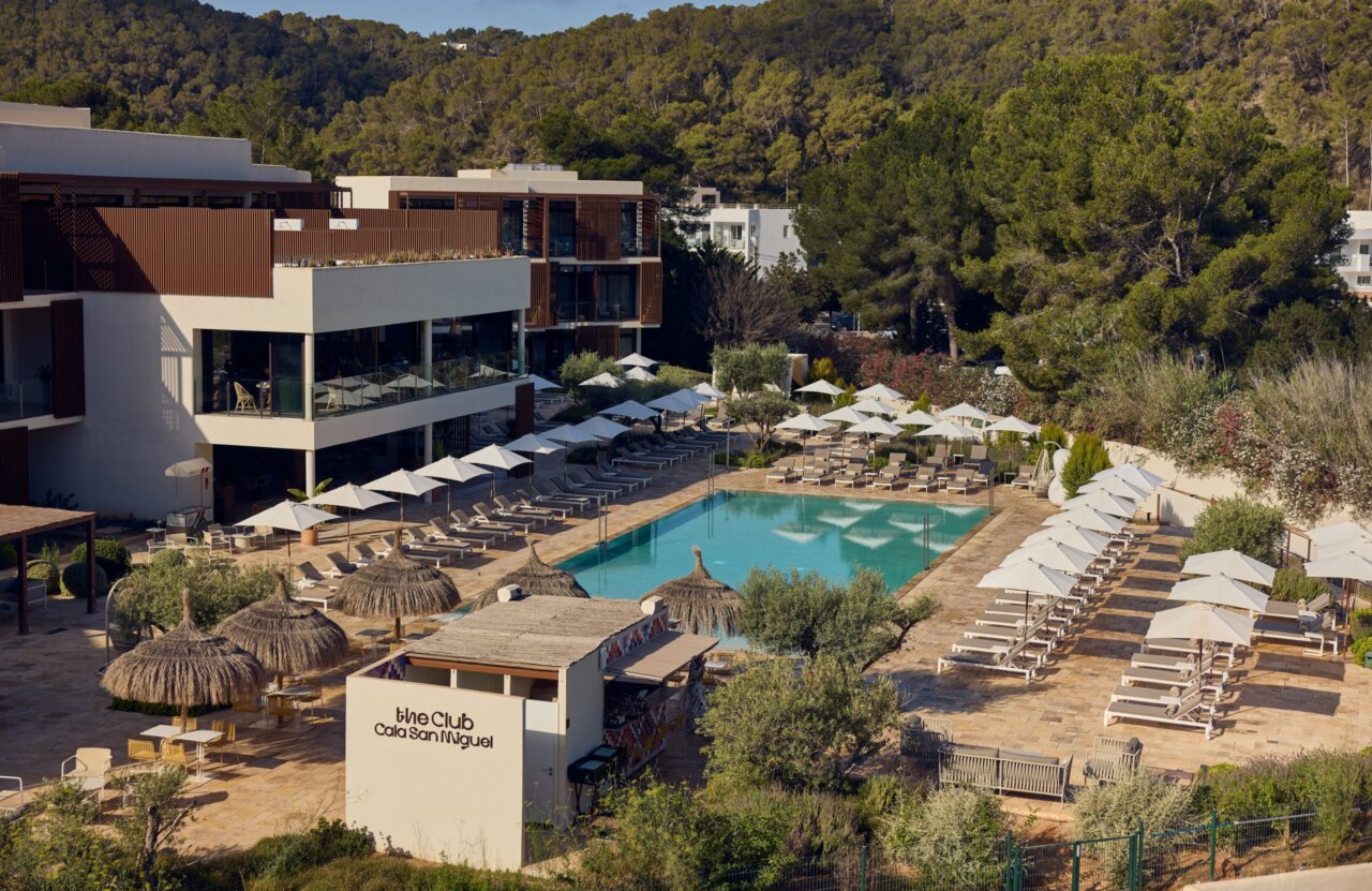 Vista aérea de Cala San Miguel Ibiza Resort. Vista aérea de Cala San Miguel Ibiza Resort.
