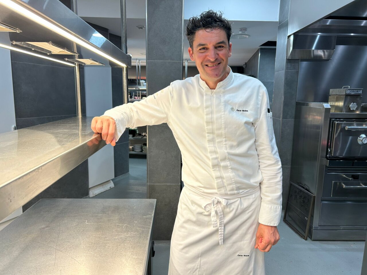 Óscar Molina en la cocina de La Gaia, restaurante del Ibiza Gran Hotel. Óscar Molina en la cocina de La Gaia, restaurante del Ibiza Gran Hotel.