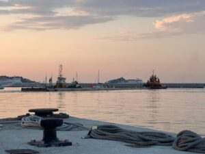 El dique flotante en el puerto de Ibiza.