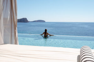 bless-hotel-ibiza-infinity-pool-lujo.jpg