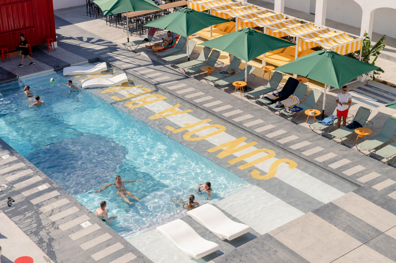 ryanslolas 03 pool area 0042