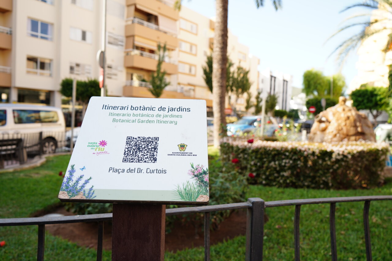 Parada de la innovadora aplicación web para descubrir la riqueza botánica del municipio. Ayuntamiento de Santa Eulària Parada de la innovadora aplicación web para descubrir la riqueza botánica del municipio. Ayuntamiento de Santa Eulària