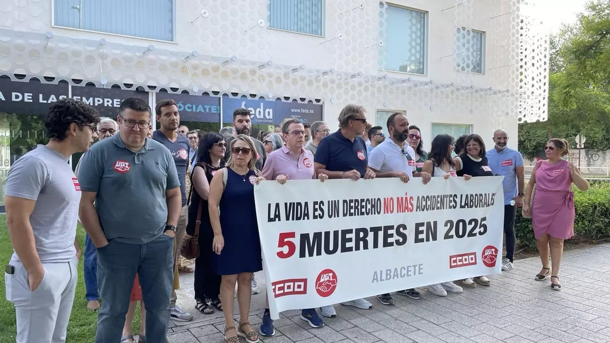 Convocatoria de la CCOO y UGT en Albacete, tras las últimas muertes laborales Convocatoria de la CCOO y UGT en Albacete, tras las últimas muertes laborales