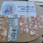 Un cajero de Torre Pacheco &lsquo;escupe&rsquo; 2.000 euros sin control y la Polic&iacute;a recupera el dinero gracias a un vecino: &laquo;Un buen samaritano&raquo;