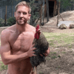 Calvin Harris junto a su Gallo Smokey en Ibiza. @calvinharris