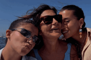 Carmen Matutes, junto a sus hijas Mar&iacute;a y Lydia Monfort