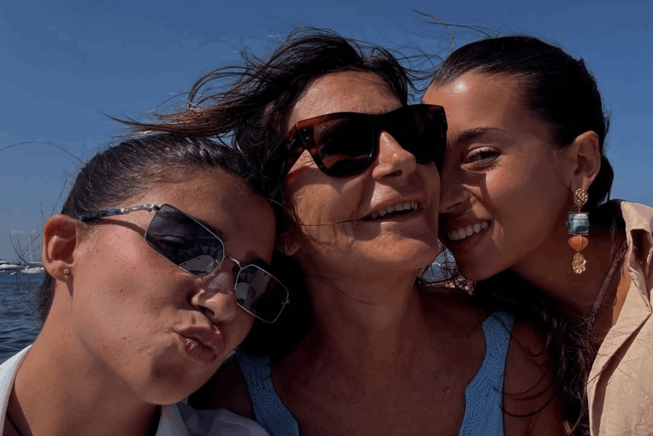 Carmen Matutes, junto a sus hijas María y Lydia Monfort