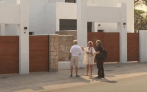 Denuncia de estafa en Punta de sa Pedrera. (Imagen de IB3)