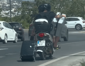 Dos en motos en ibiza