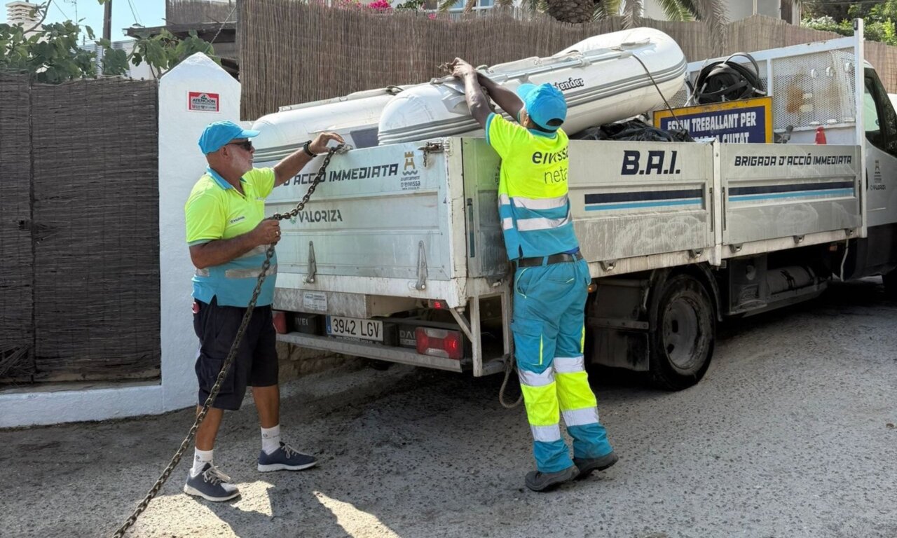 Retiradas ocho embarcaciones de un muelle ubicado en Talamanca, en Ibiza