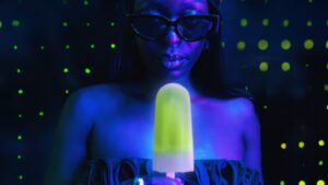 Magnum Hydro:ICE, el helado que brilla en la oscuridad y se vender&aacute; exclusivamente en Ibiza