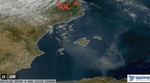 El humo y la ceniza del incendio de Francia llegan a Baleares