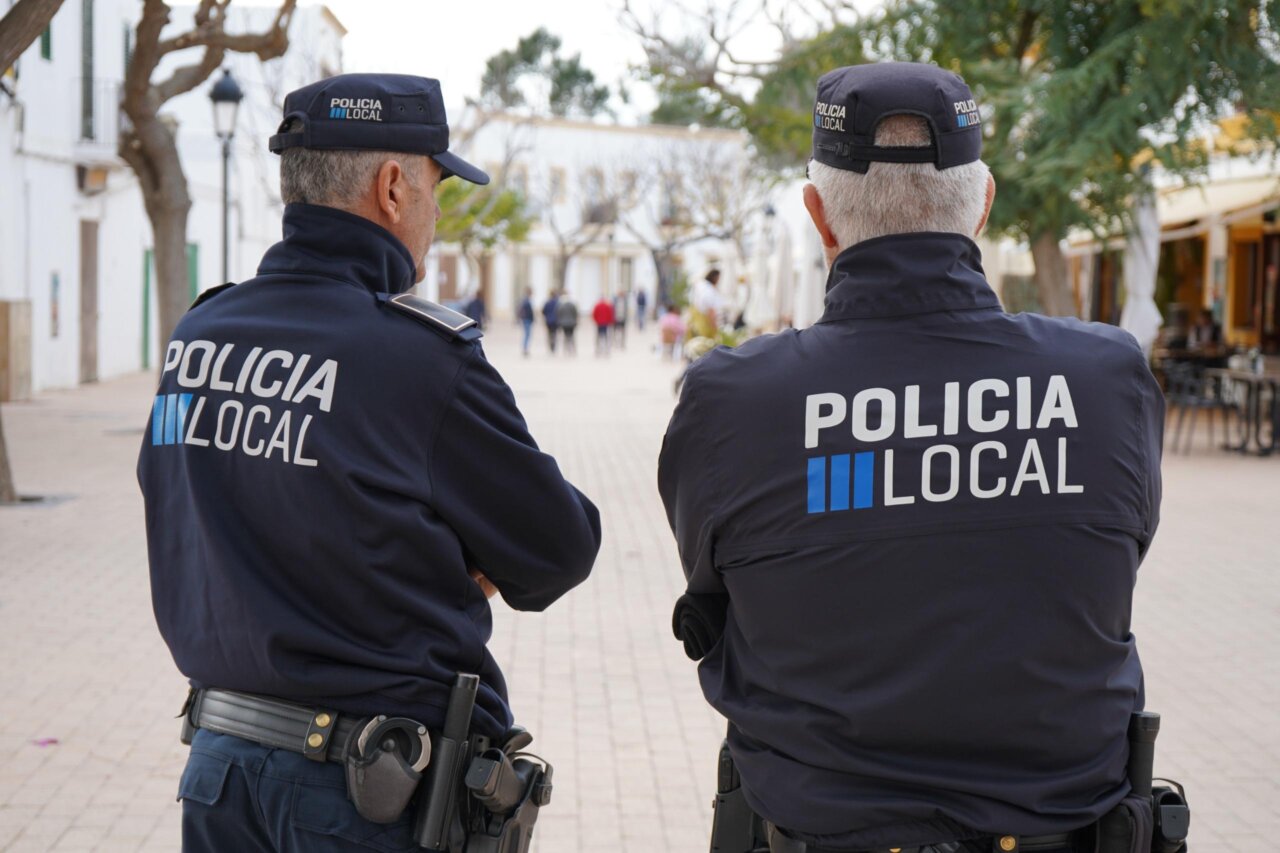 La Policía Local de Santa Eulària detiene a un hombre por presunta sustracción de vehículo