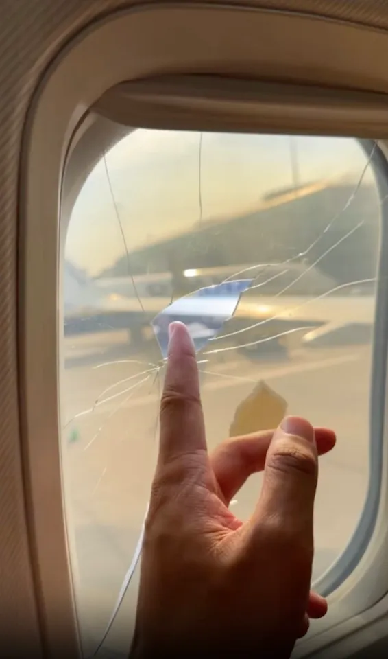 La ventana del avión que volaba desde Manchester a Ibiza.