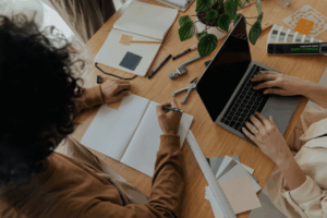 Personas Trabajando. Imagen ilustrativa. Archivo