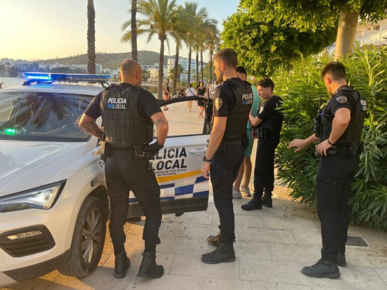 Policía local de Sant Antoni.