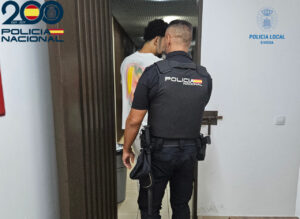 Uno de los detenidos por el robo de relojes de alta gama.