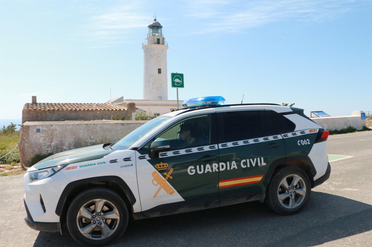 Vehículo de la Guardia Civil en Formentera.