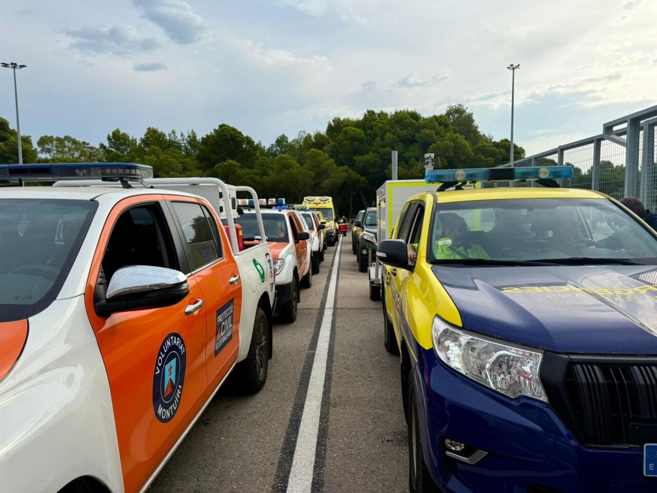 Vehiculos del contingente balear embarcando a la península.
