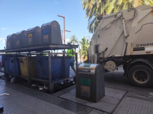 Cami&oacute;n de recolecci&oacute;n de basura. La Voz de Ibiza